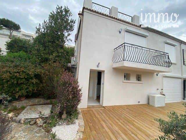 Multiple Houses in Bandol, Provence-Alpes-Cote d'Azur 10819344
