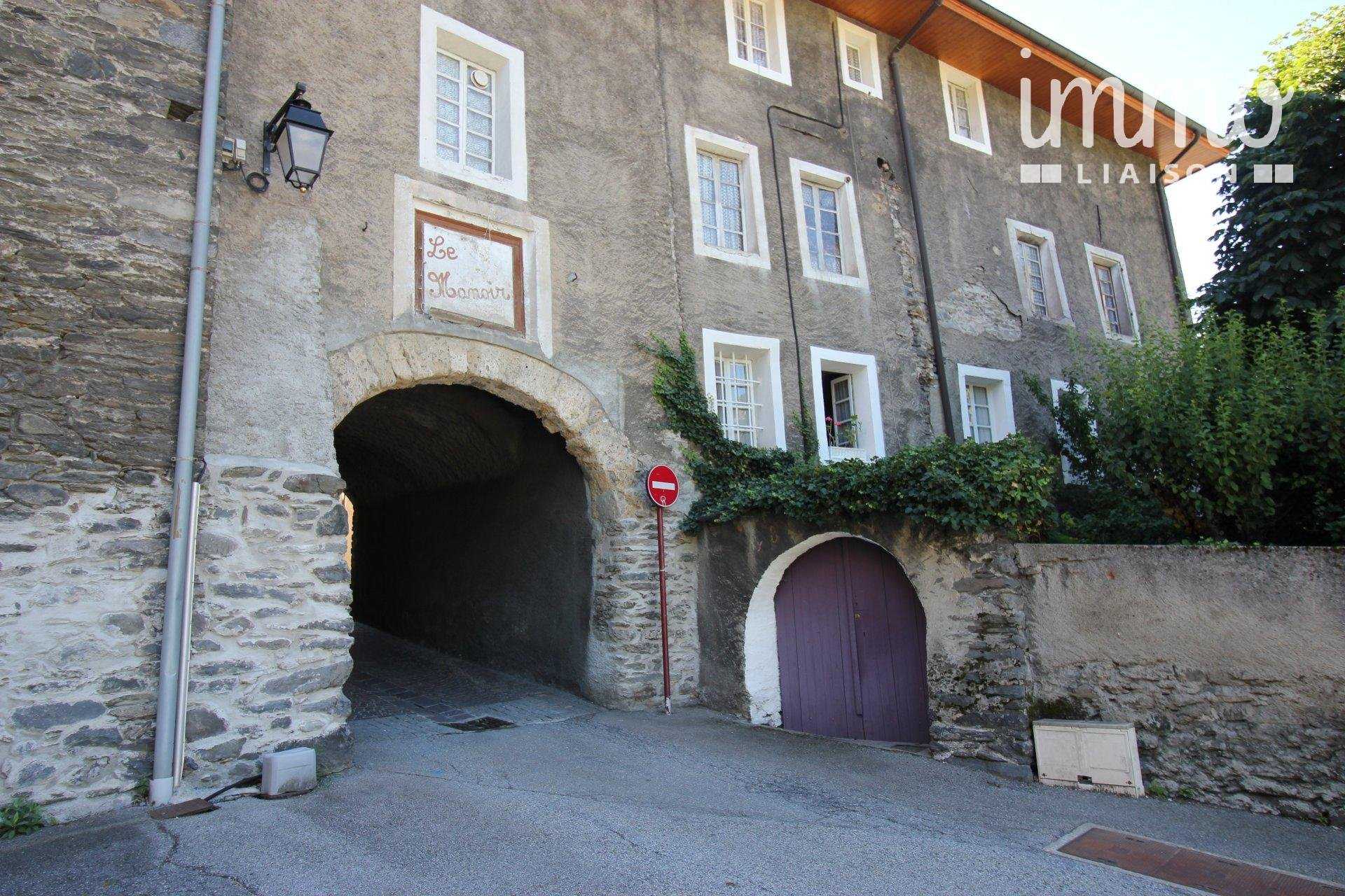 Condominium in Saint-Michel-de-Maurienne, Savoie 10819402
