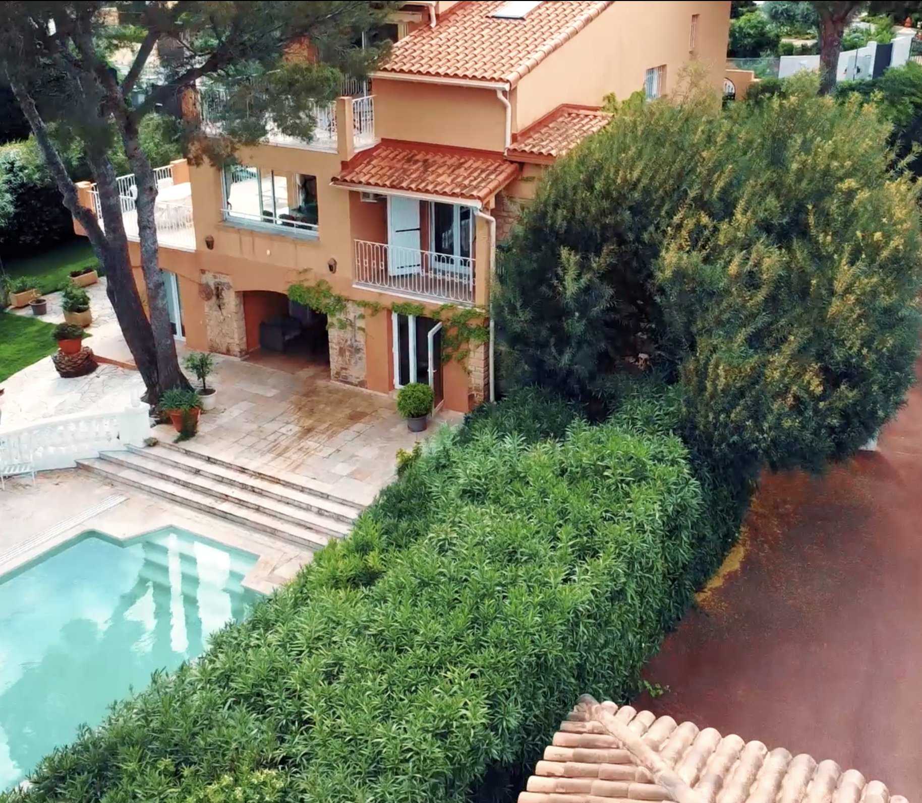 Huis in Sint-Aygulf, Provence-Alpes-Côte d'Azur 10819414