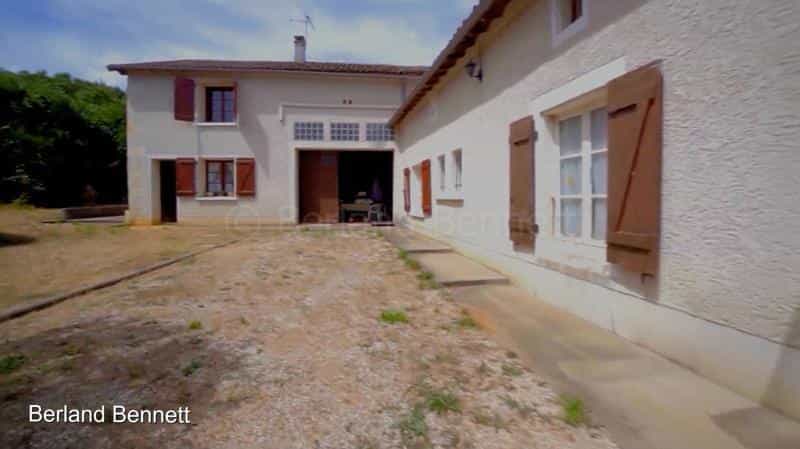 House in Sauze-Vaussais, Nouvelle-Aquitaine 10819649