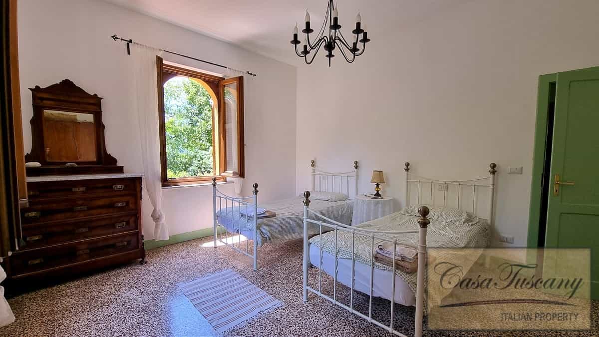 Talo sisään Piazza al Serchio, Tuscany 10819701