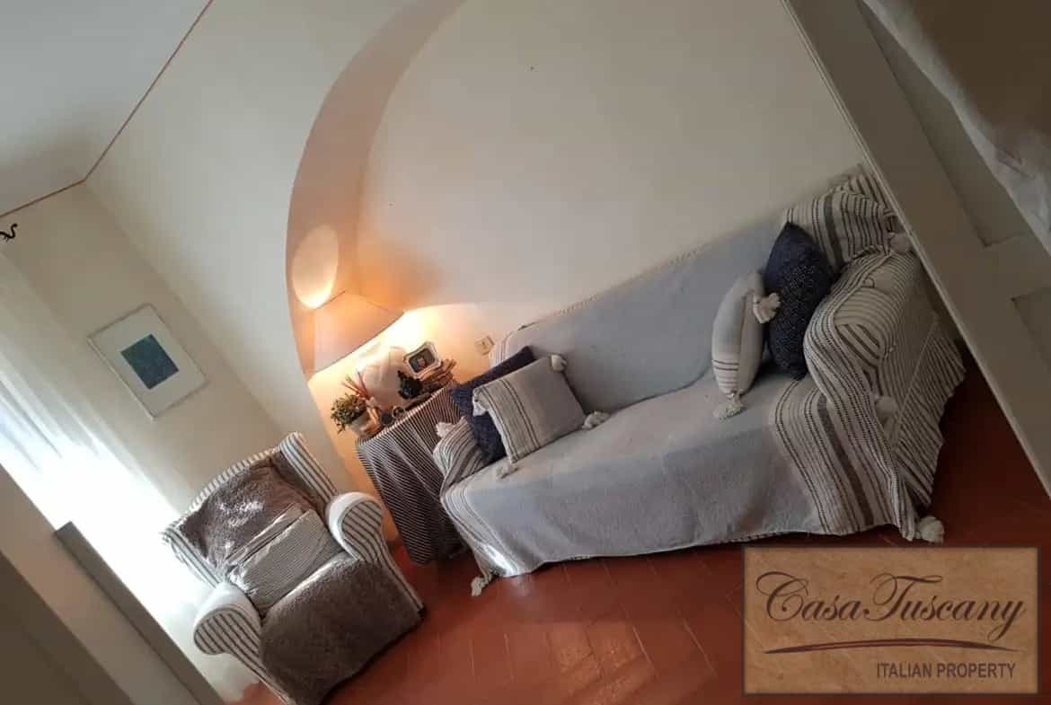 公寓 在 Calcinaia, Tuscany 10819728