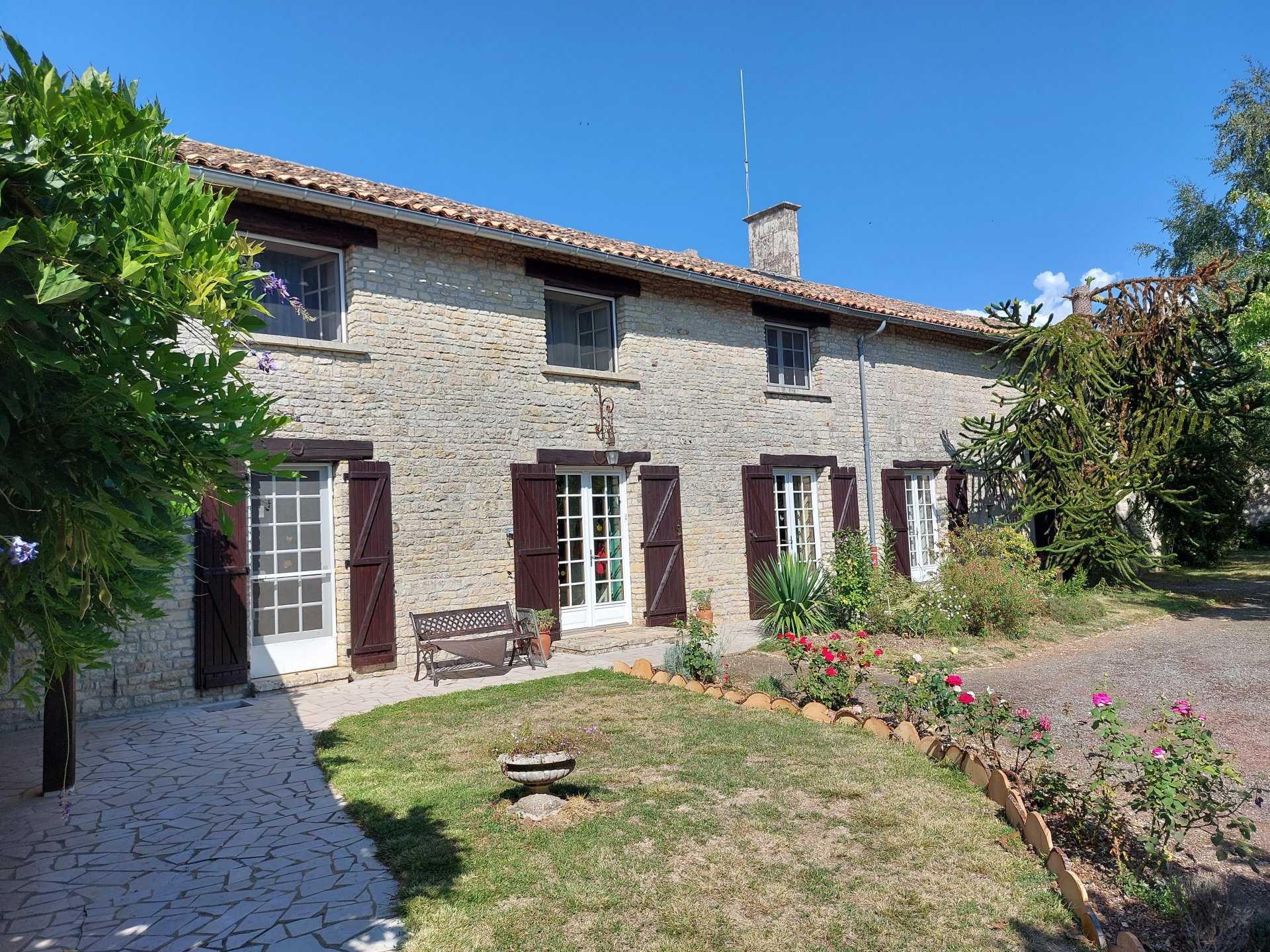 House in Melleran, Nouvelle-Aquitaine 10819873