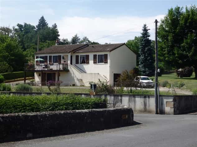 House in Availles-Limouzine, Nouvelle-Aquitaine 10819921