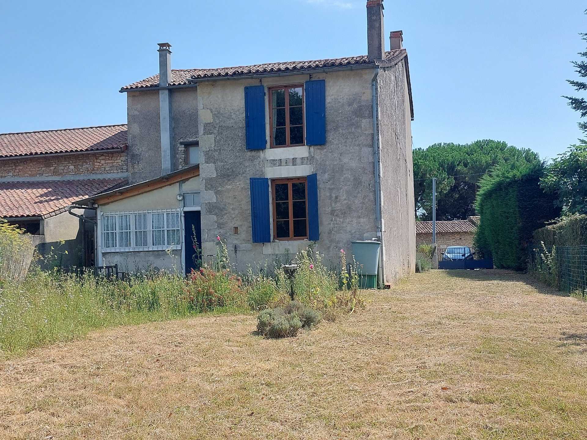 Eigentumswohnung im Civray, Nouvelle-Aquitaine 10819988