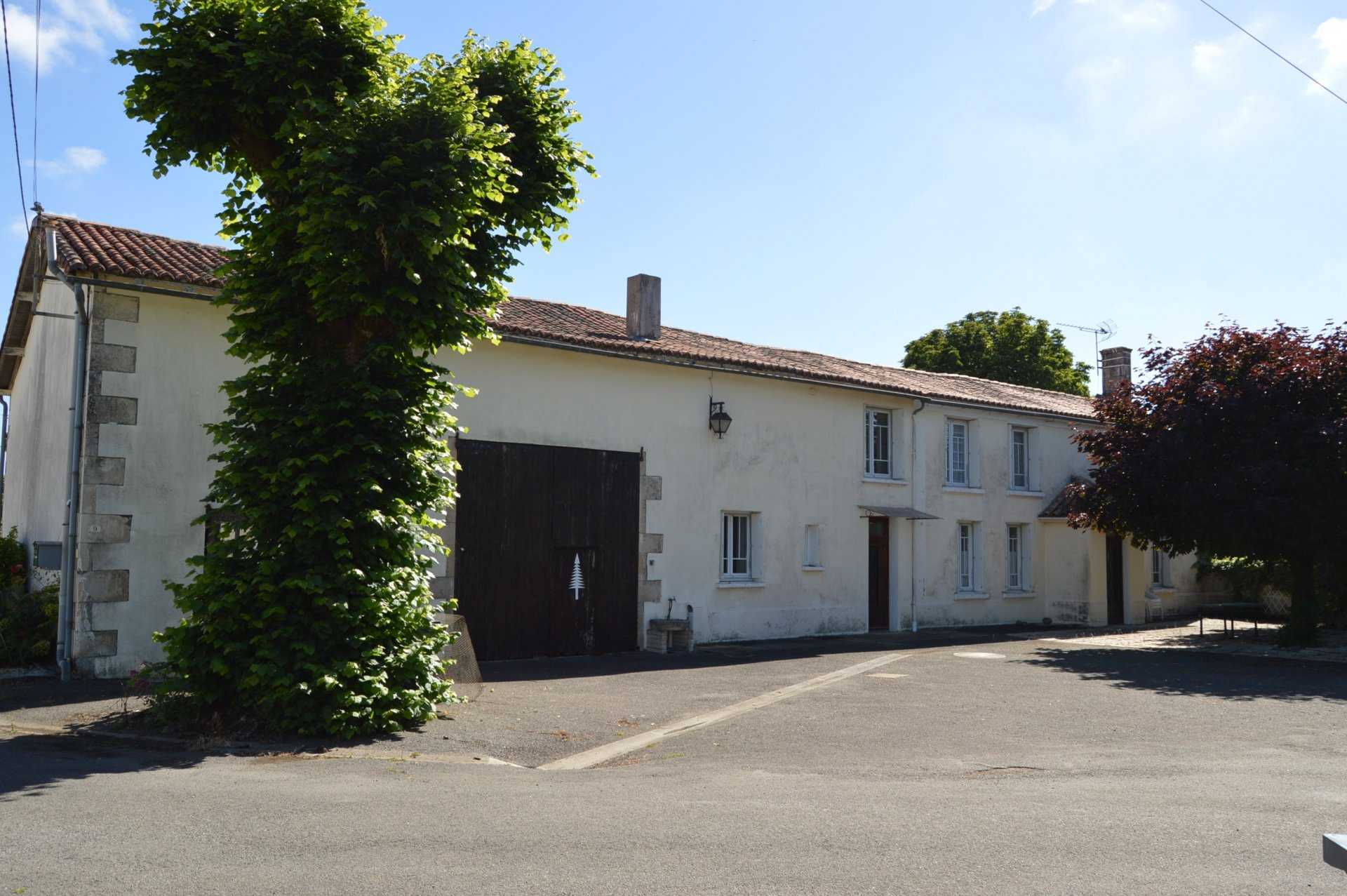 House in Villefagnan, Nouvelle-Aquitaine 10820007