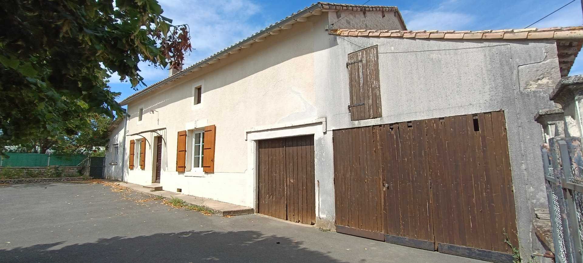 Talo sisään Theil-Rabier, Nouvelle-Aquitaine 10820010
