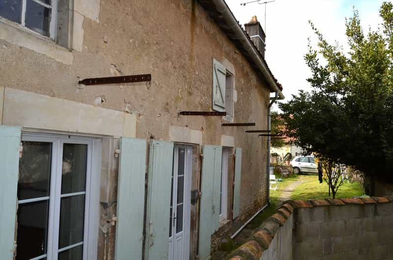 Rumah di Sampanye-Mouton, Nouvelle-Aquitaine 10820077
