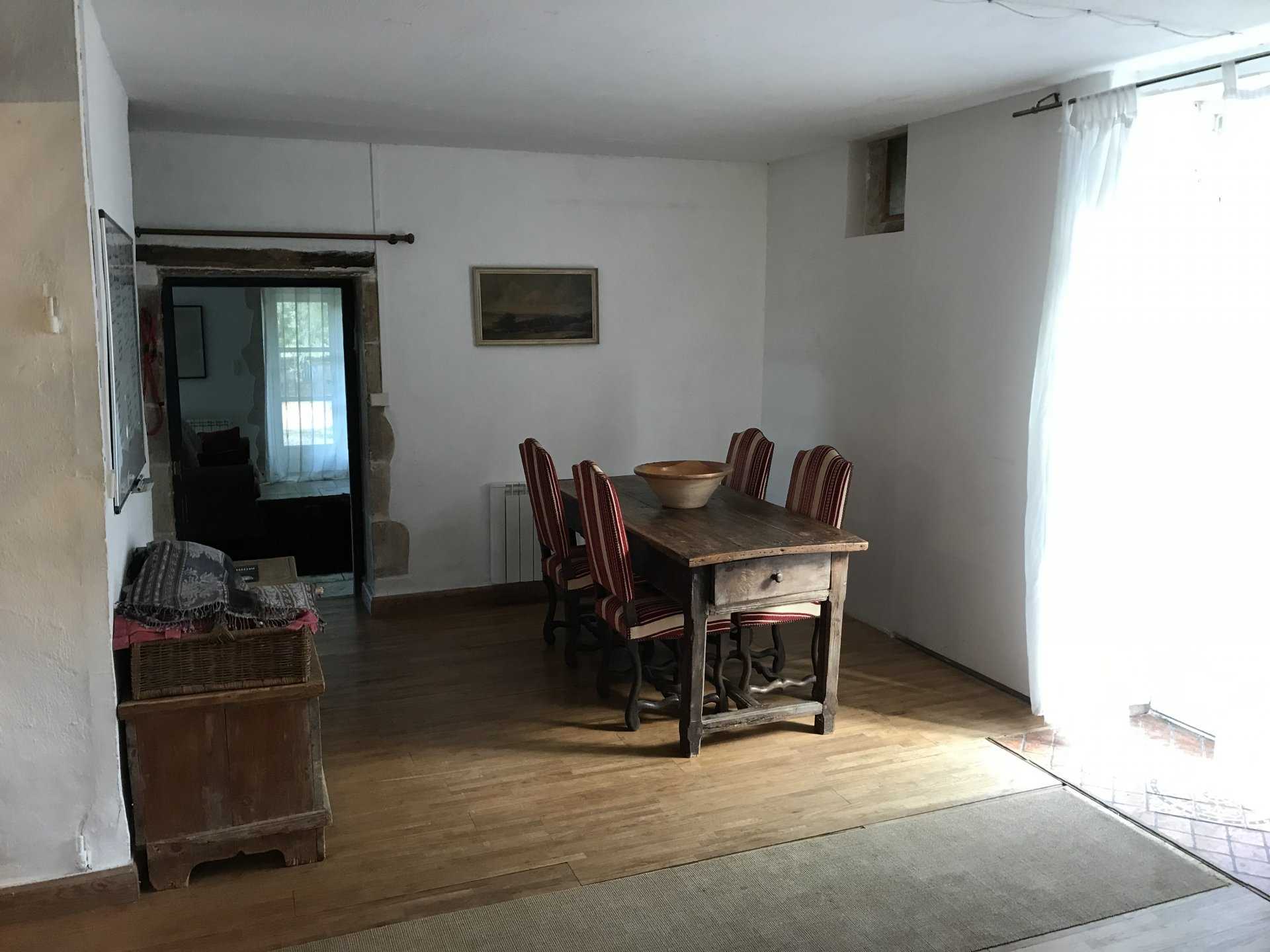 公寓 在 Charmé, Nouvelle-Aquitaine 10820113