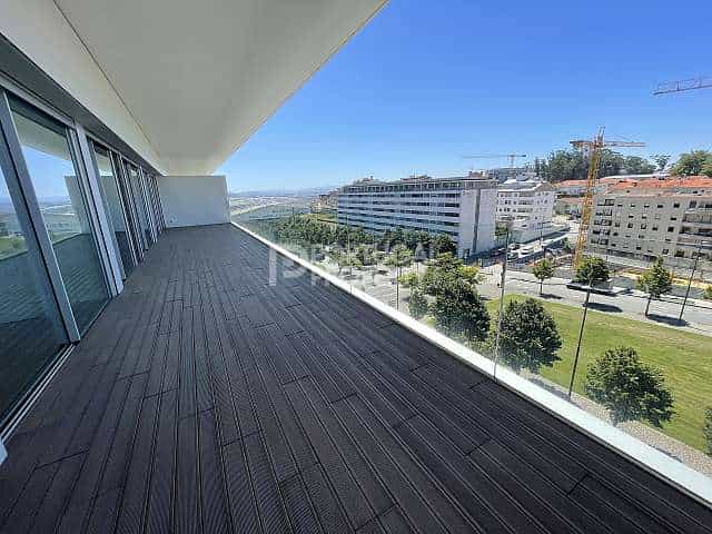 Condominium in Porto, Porto District 10820133
