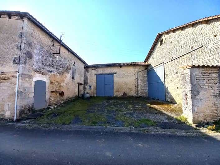 房子 在 Aunac-sur-Charente, Nouvelle-Aquitaine 10820148