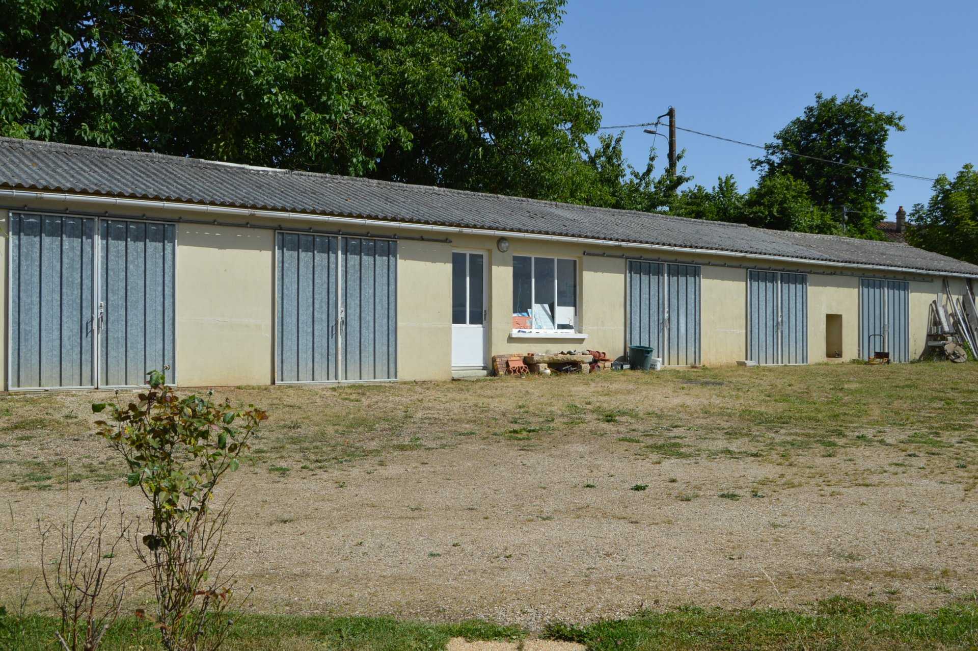 Rumah di Les Adjots, Nouvelle-Aquitaine 10820179