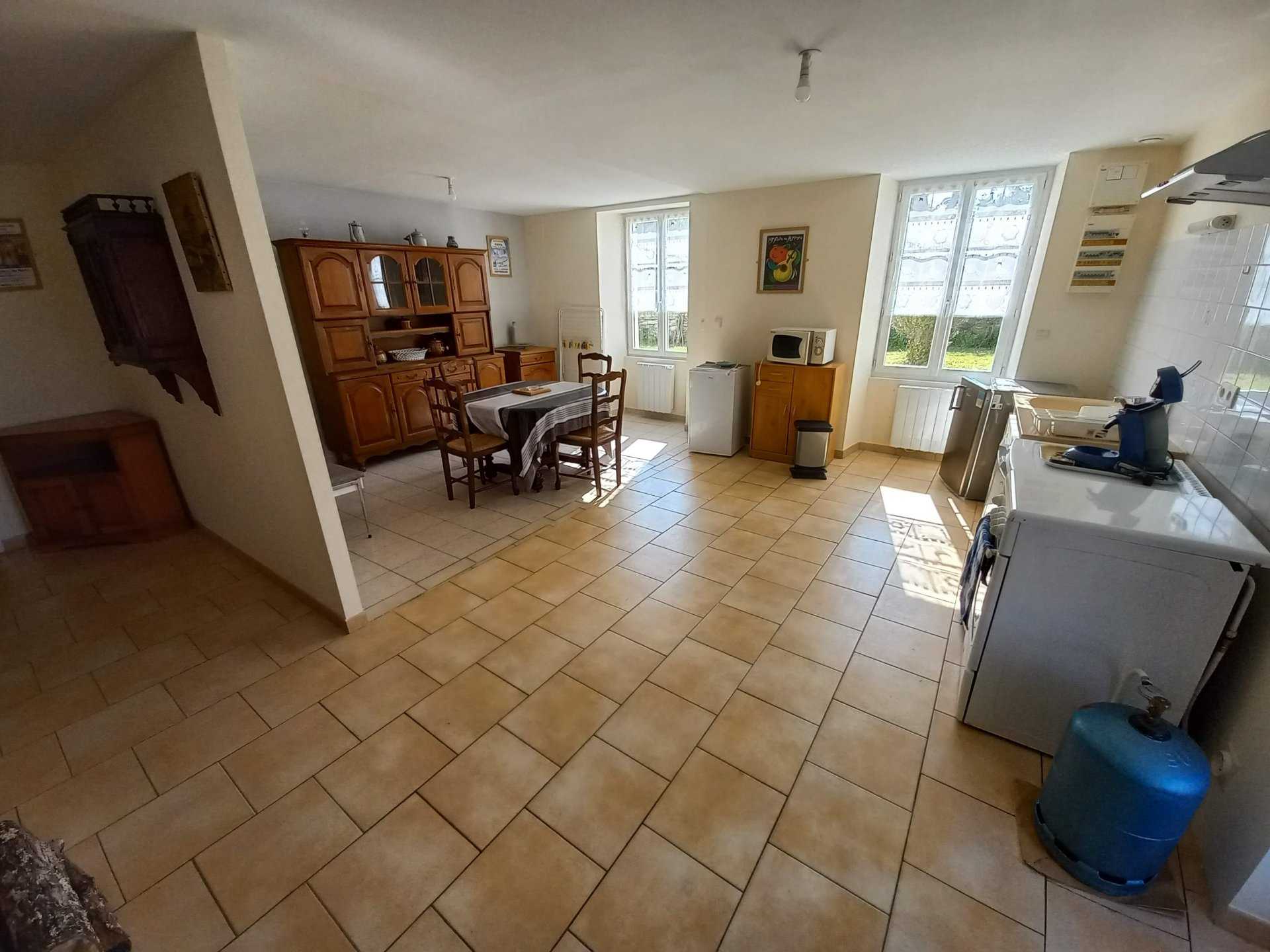 σπίτι σε Bioussac, Nouvelle-Aquitaine 10820219