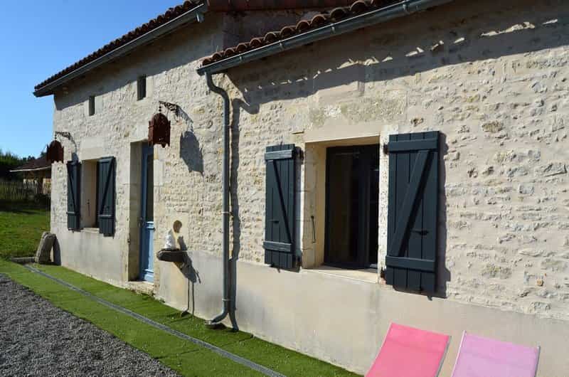 Dom w Bioussac, Nouvelle-Aquitaine 10820249