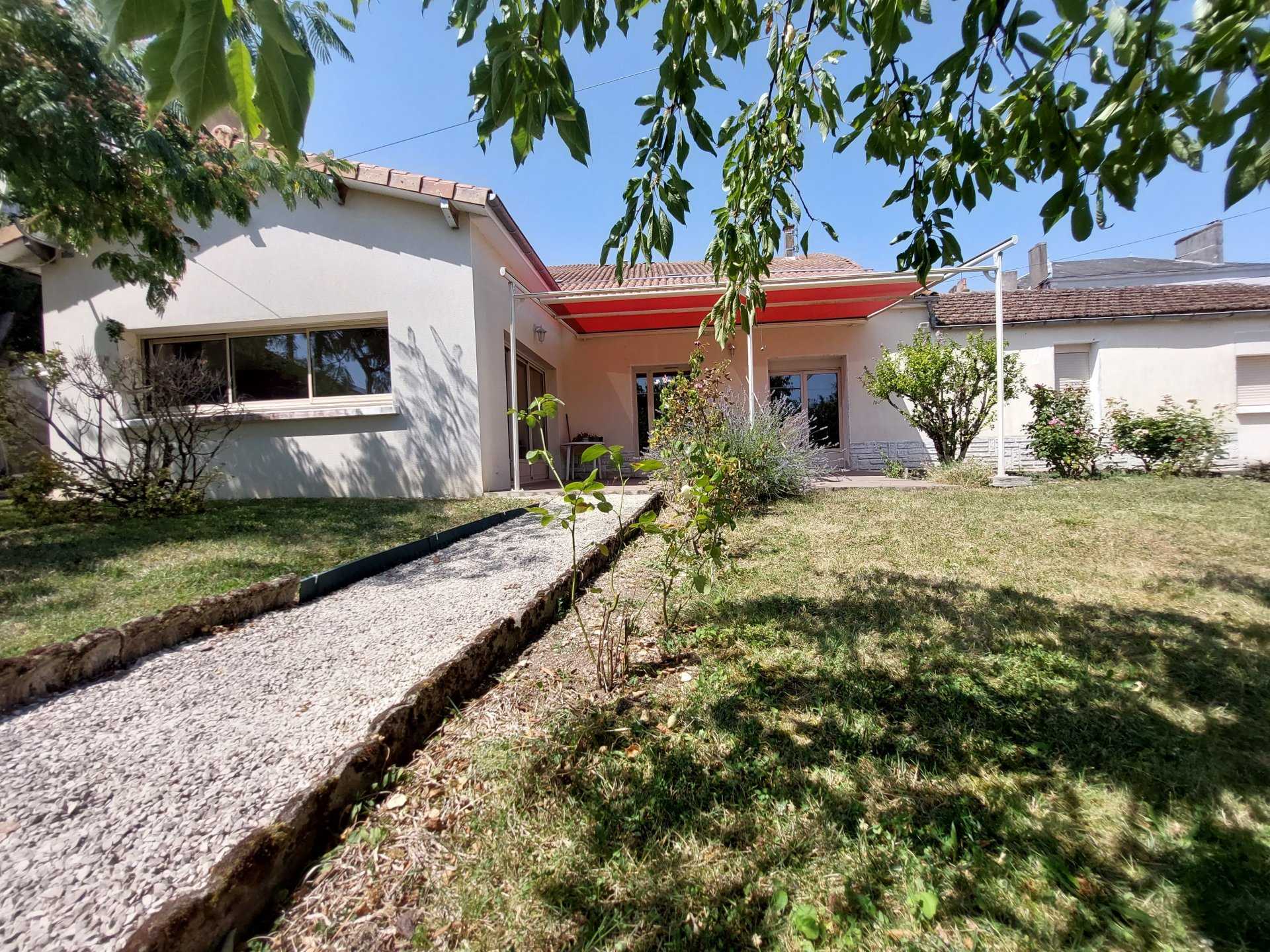 House in Ruffec, Nouvelle-Aquitaine 10820268