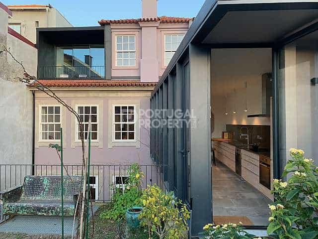 Condominium in Porto, Porto District 10820407