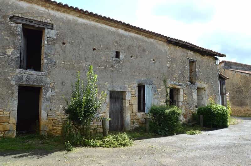 House in Agris, Nouvelle-Aquitaine 10820411