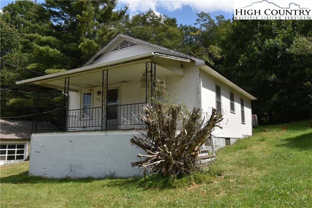 House in West Jefferson, North Carolina 10820522