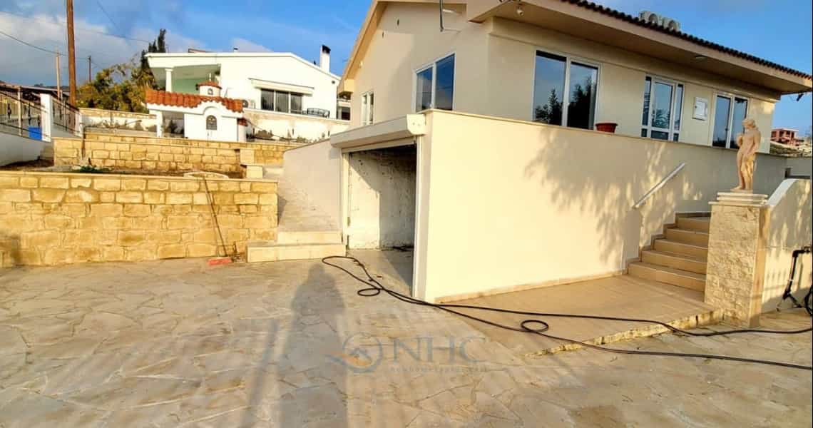 жилой дом в Tala, Paphos 10820574