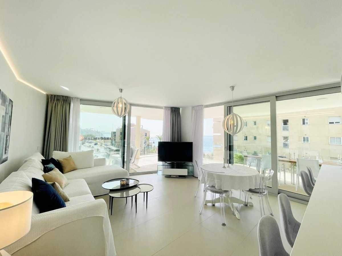 Condominium in Fuengirola, Andalusia 10821737