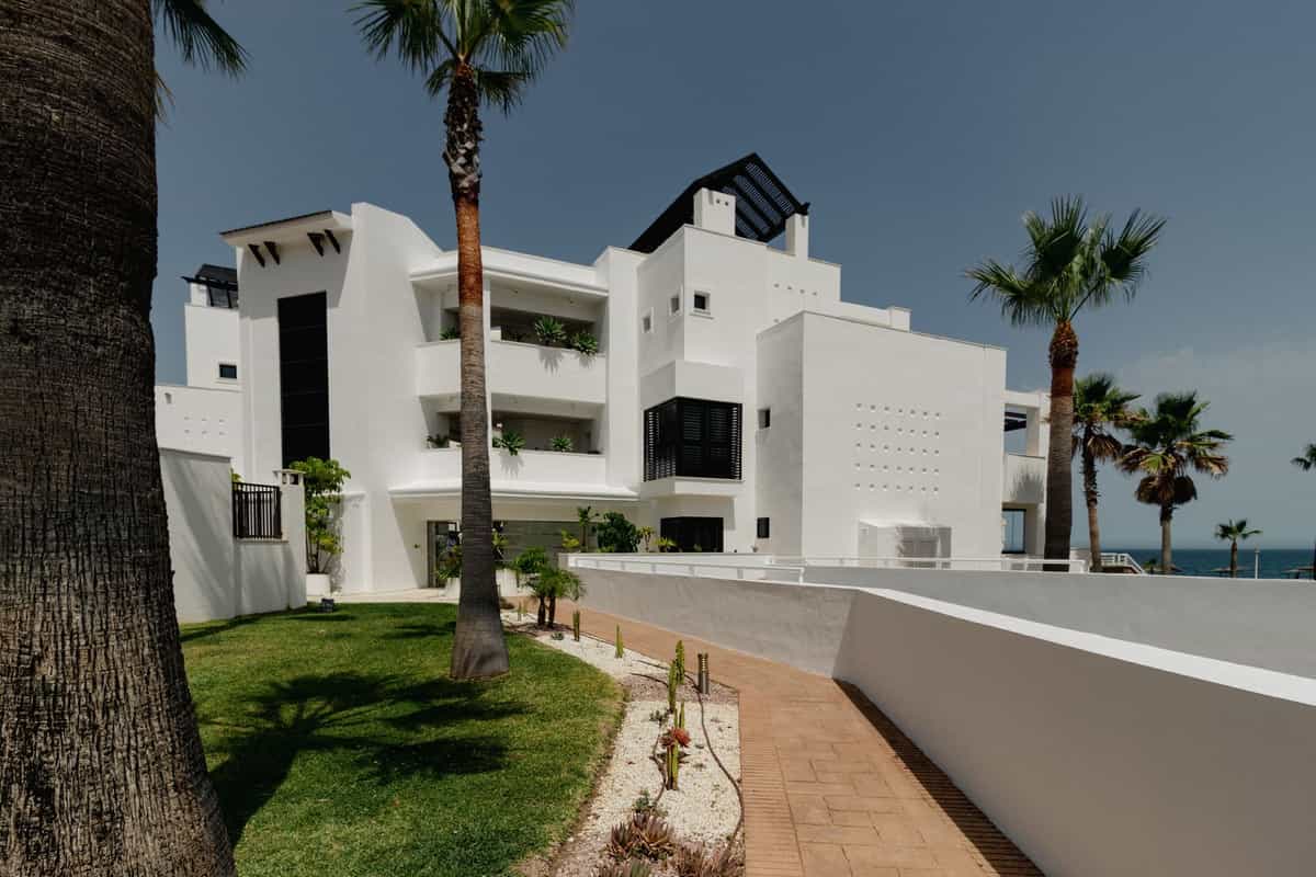 Condominium in Casares, Andalusia 10822321