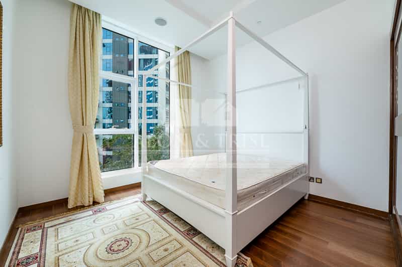 Condominium in Dubai, Dubai 10822453