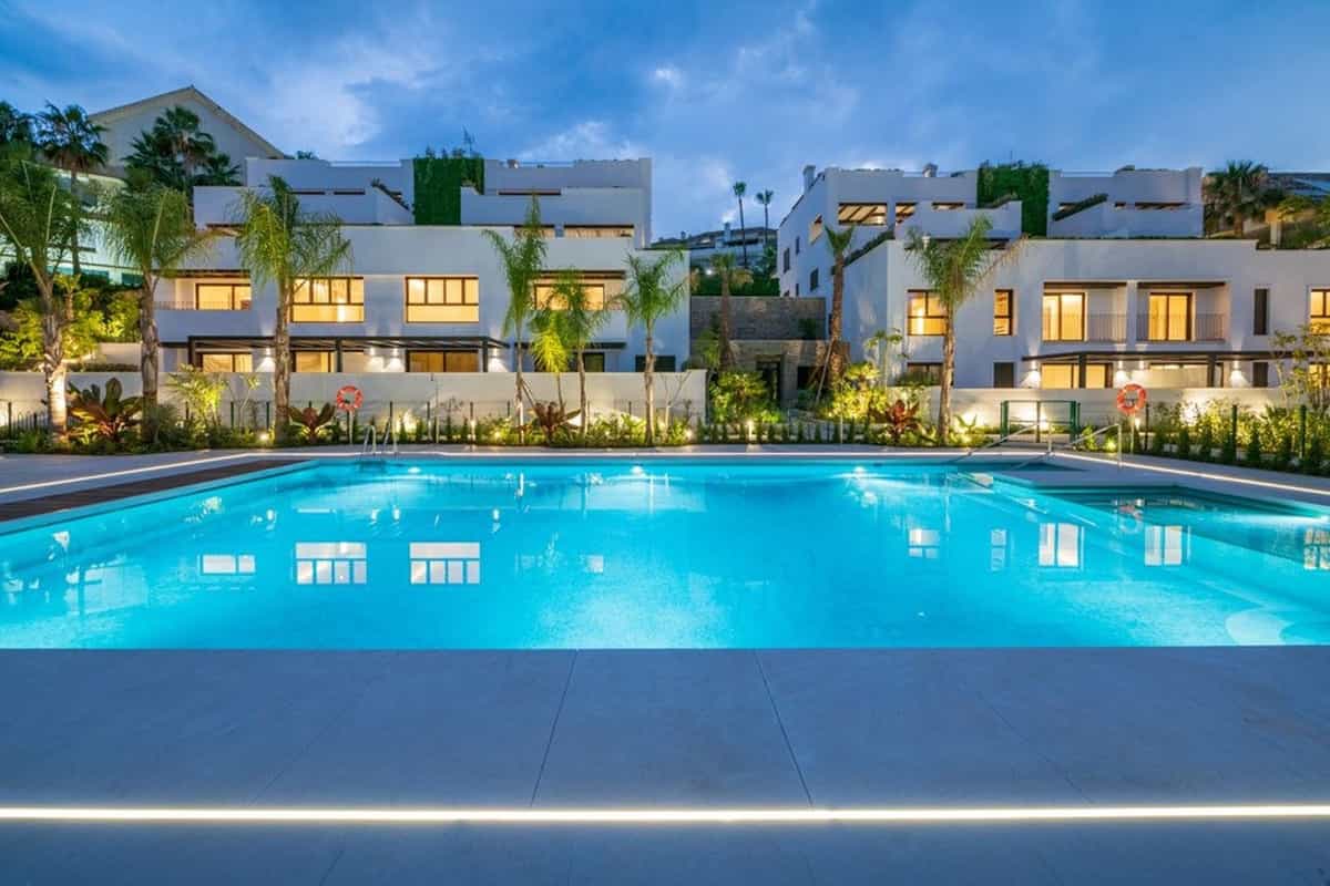 Condominium in Marbella, Andalusia 10822804