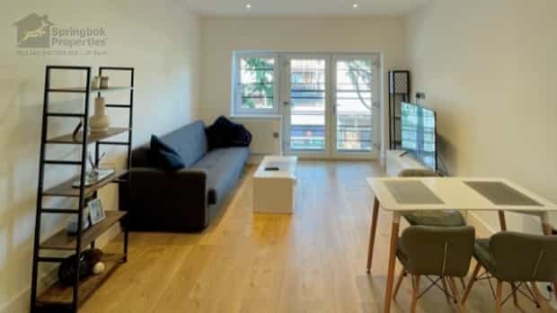 Condominium in Horley, Surrey 10822912