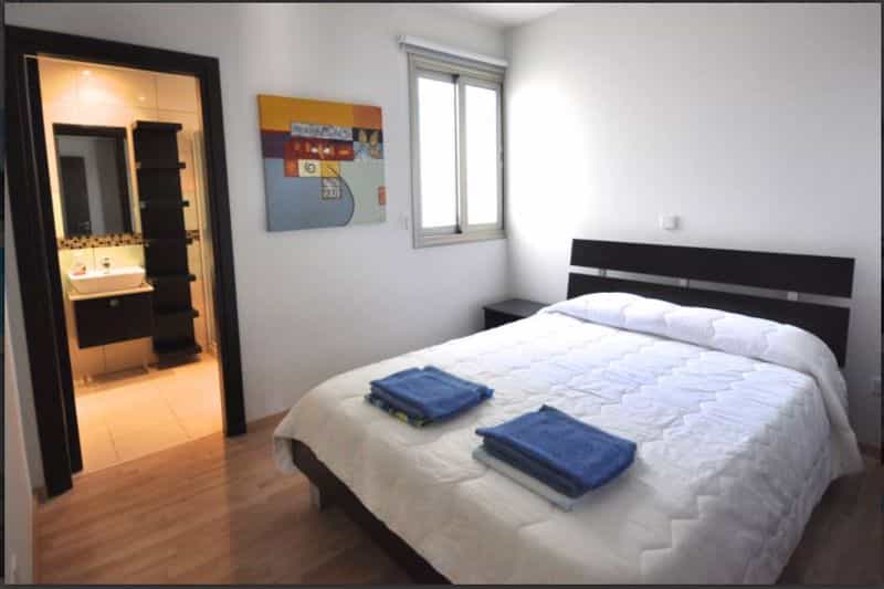Condominium in Perivolia, Larnaka 10823264