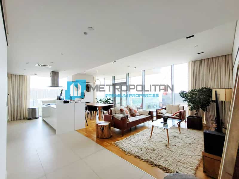 Condominium in Dubai,  10823907