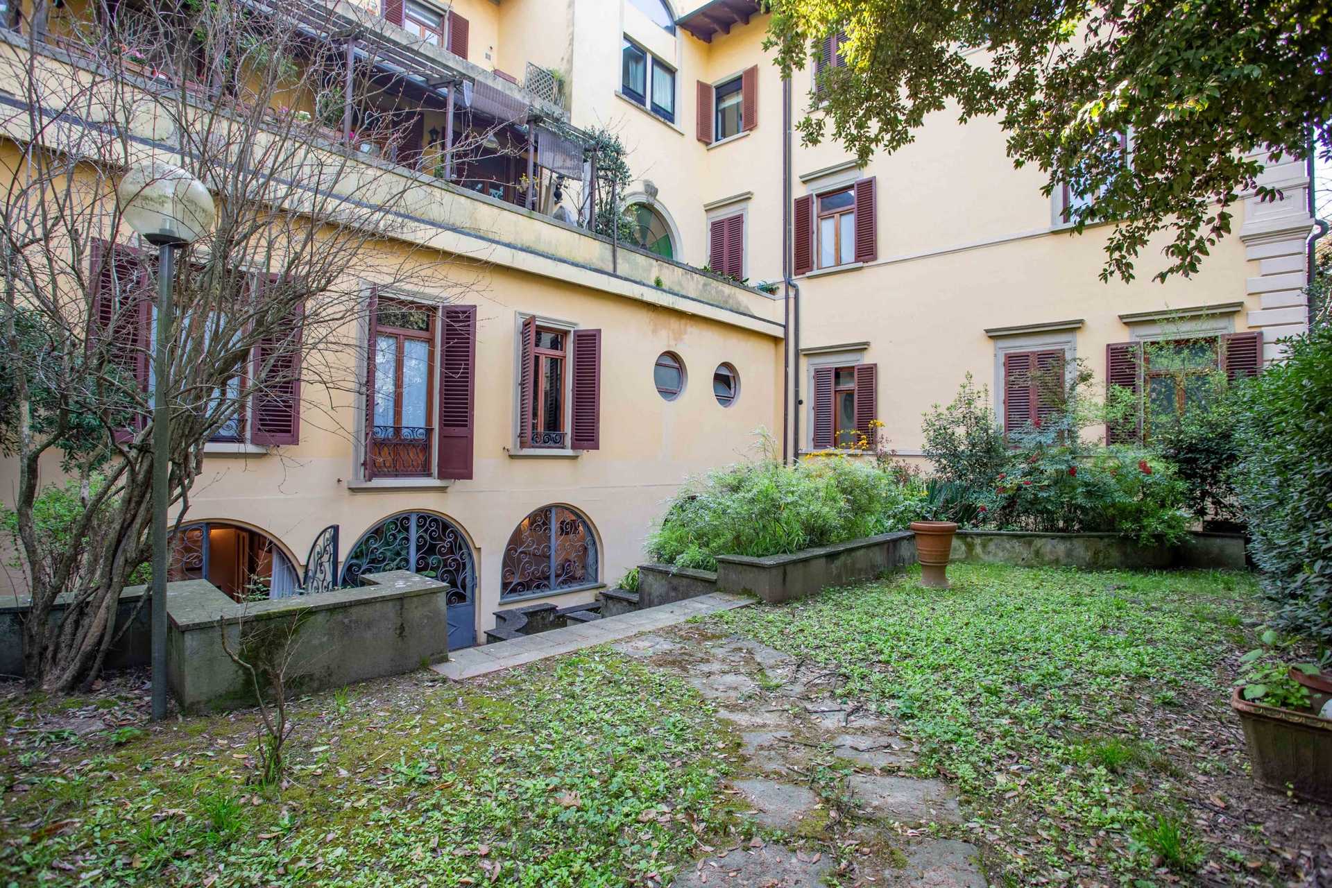 Condominium dans Florence, Tuscany 10824042