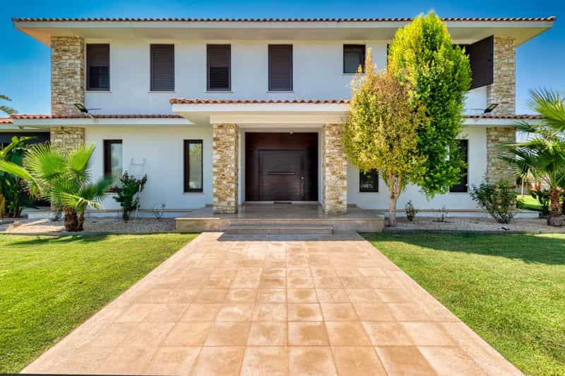 Будинок в Dromolaxia, Larnaka 10824771