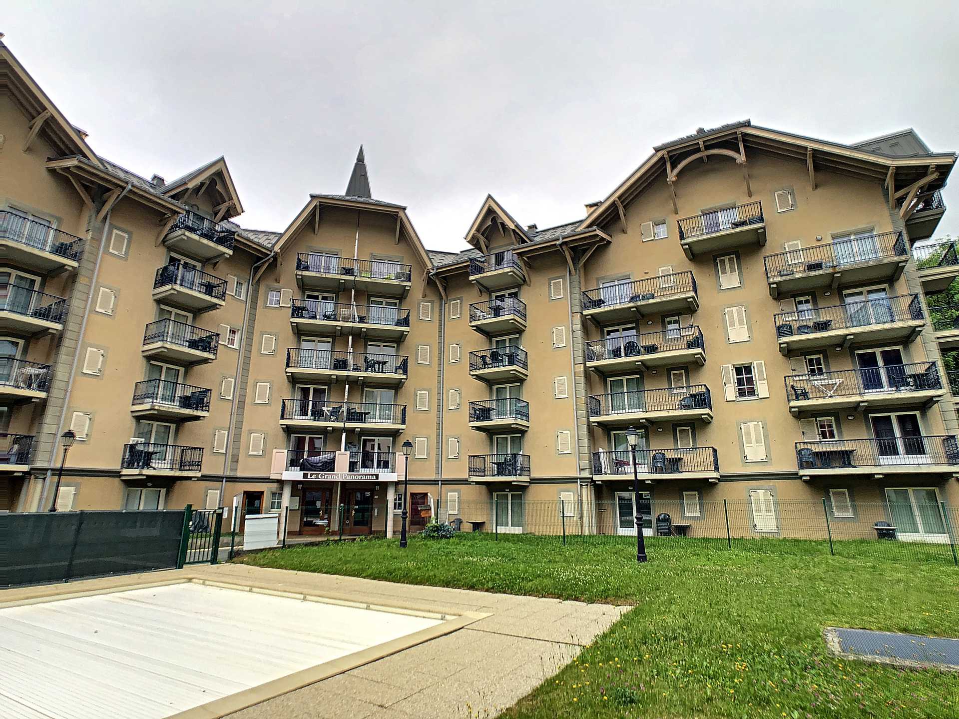 Condominium in Saint-Gervais-les-Bains, Auvergne-Rhône-Alpes 10824797