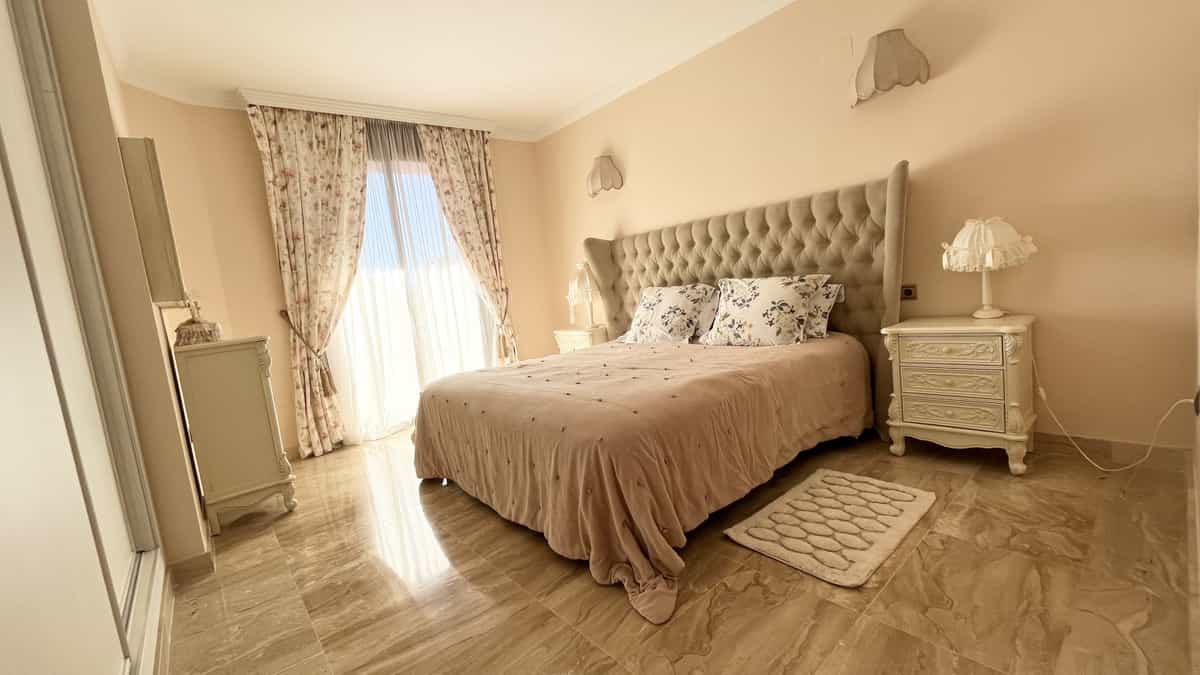 Квартира в Marbella, Andalucía 10824881