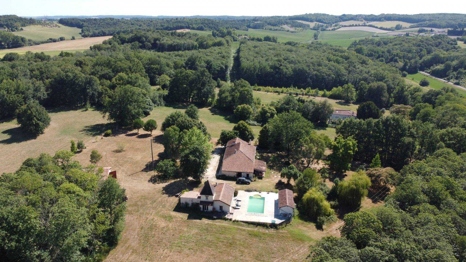 House in Ronsenac, Nouvelle-Aquitaine 10824885