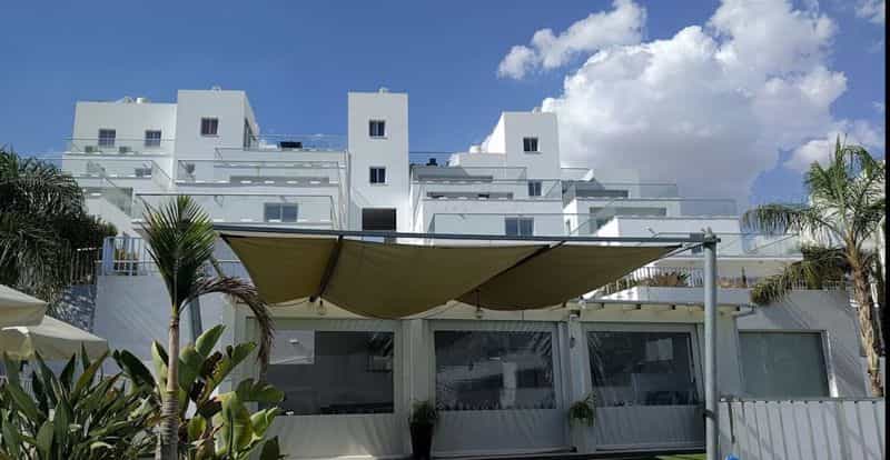 Condominium in Kiti, Larnaca 10825098