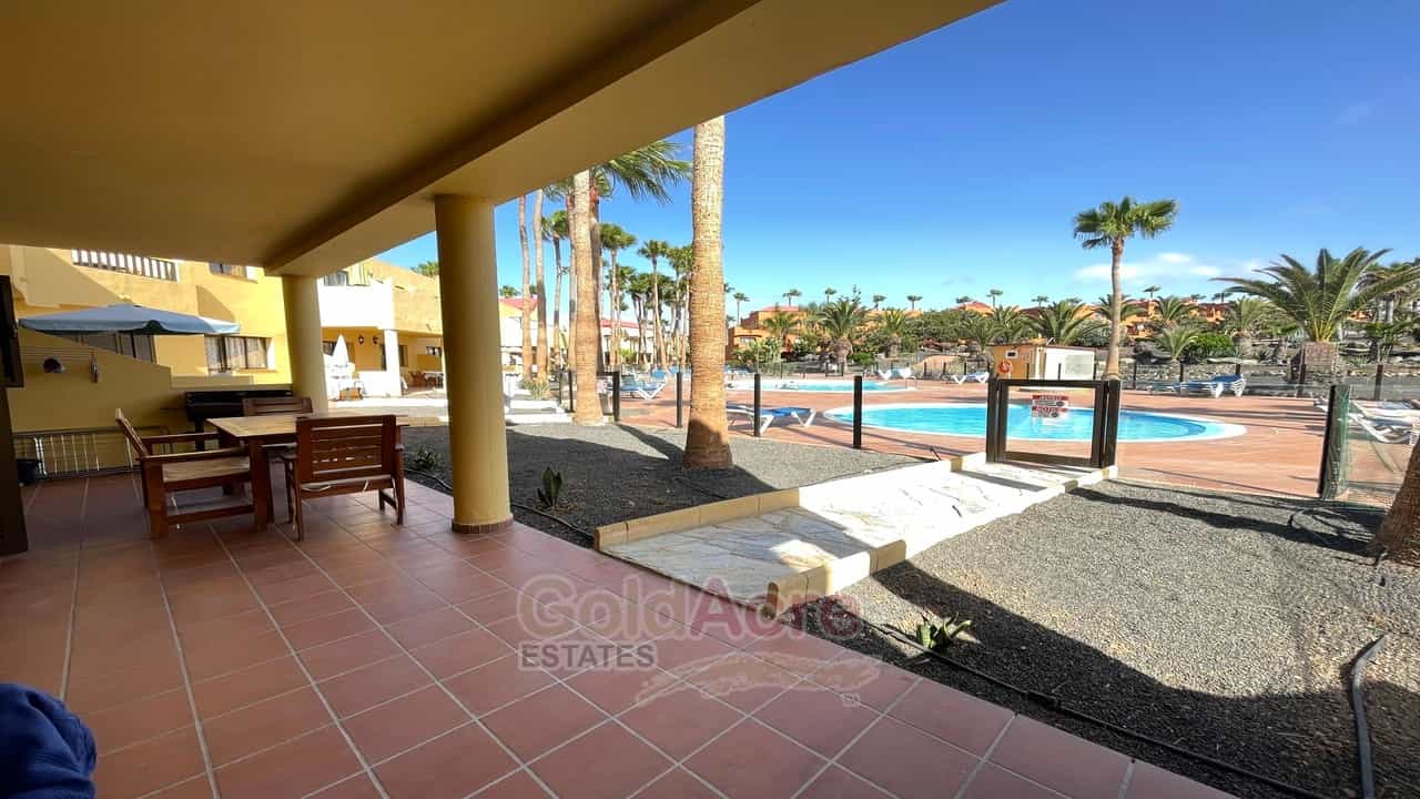 Condominium in La Oliva, Canary Islands 10825107