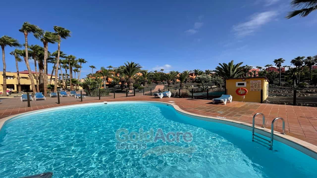 Condominium in La Oliva, Canary Islands 10825107