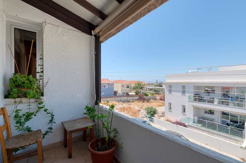 Condominium in Pile, Larnaka 10825138