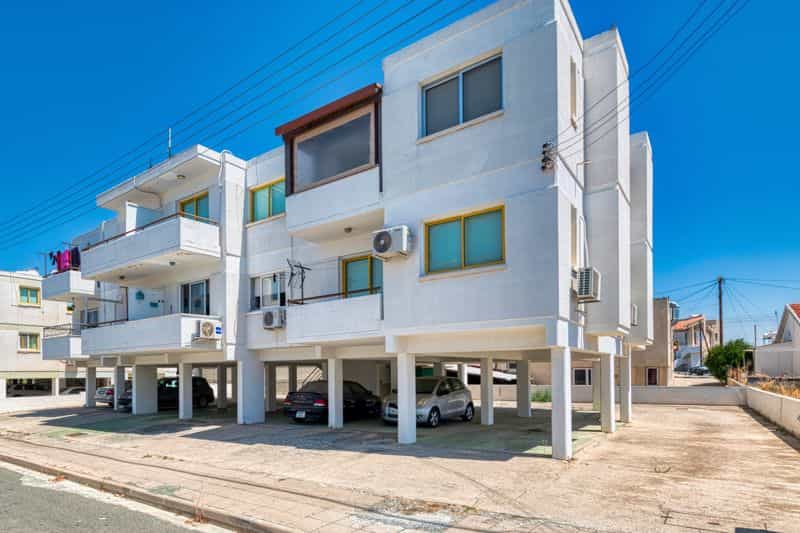 Condominium in Pile, Larnaka 10825138