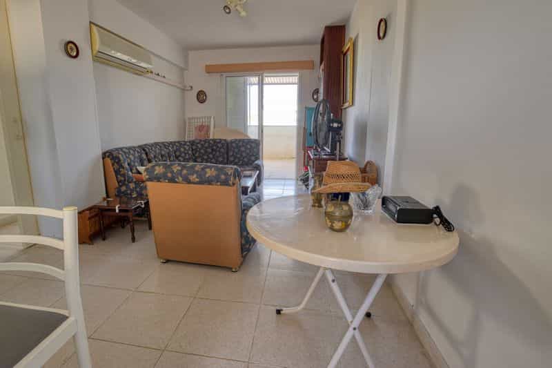 公寓 在 帕拉林尼, 阿莫霍斯托斯 10825162