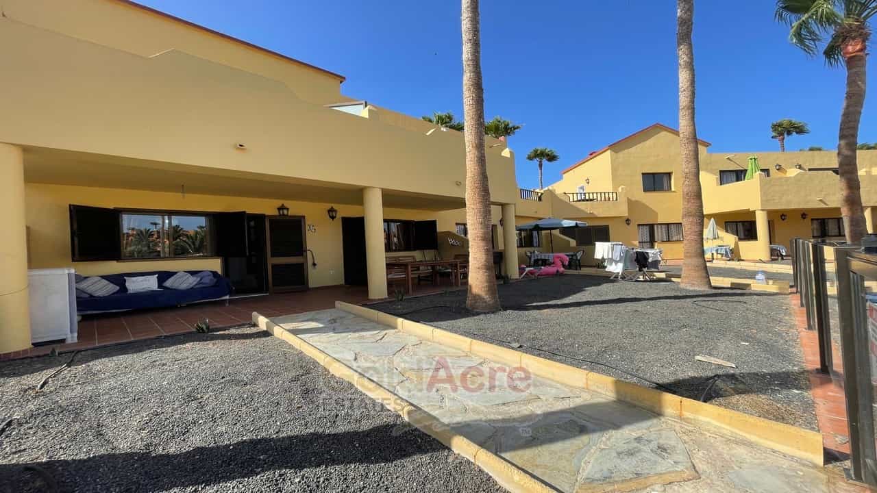 Condominium in La Oliva, Canary Islands 10825173