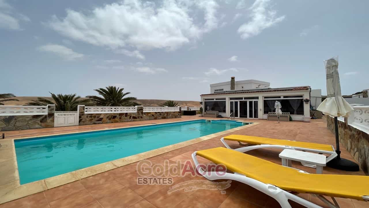 House in La Oliva, Canary Islands 10825246