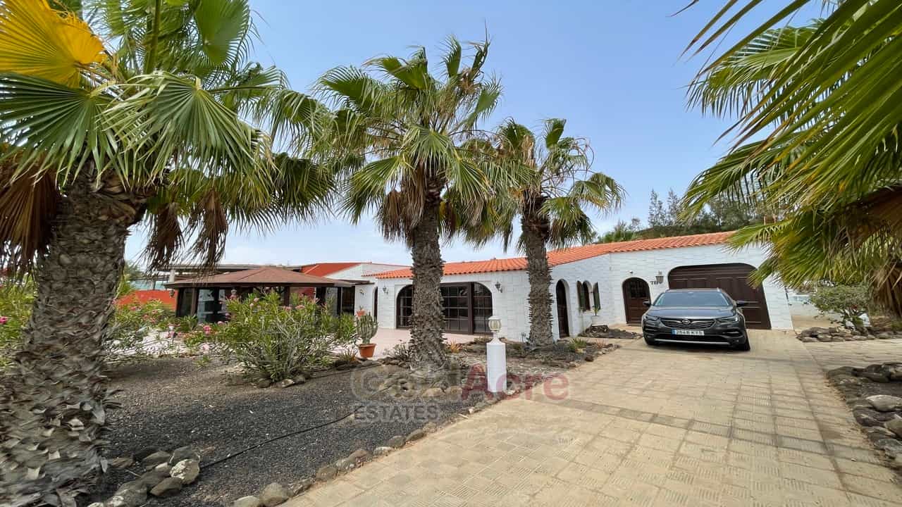 House in La Oliva, Canary Islands 10825253