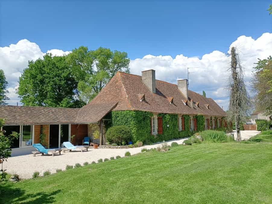 House in Saussignac, Nouvelle-Aquitaine 10825441