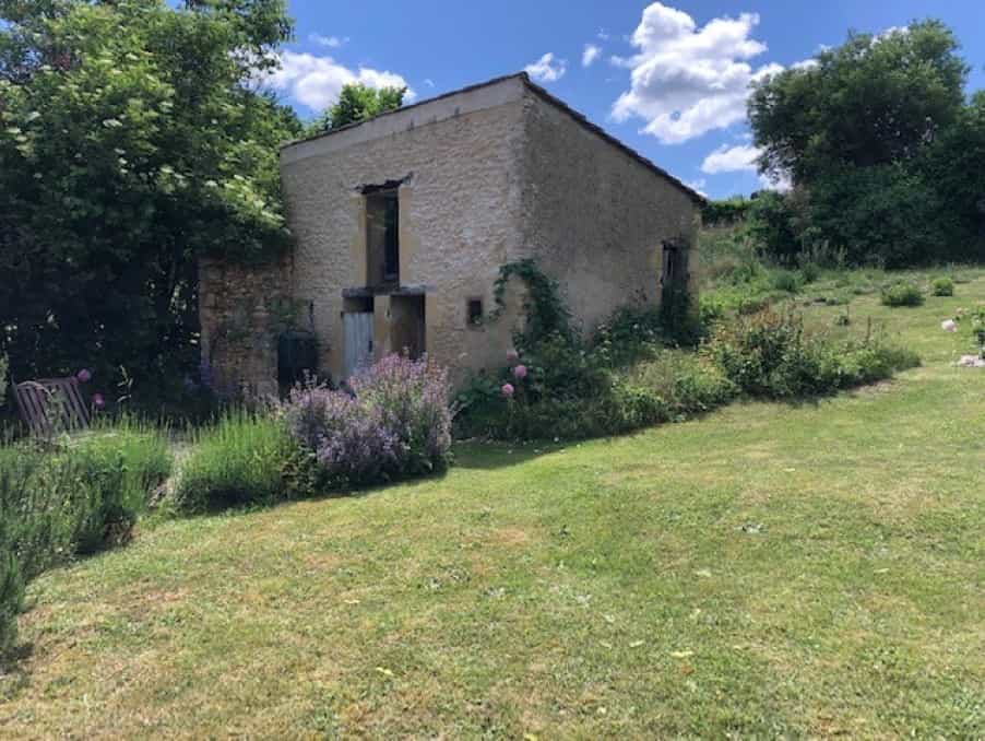 casa en Sainte-Foy-de-Longas, Nouvelle-Aquitaine 10825486