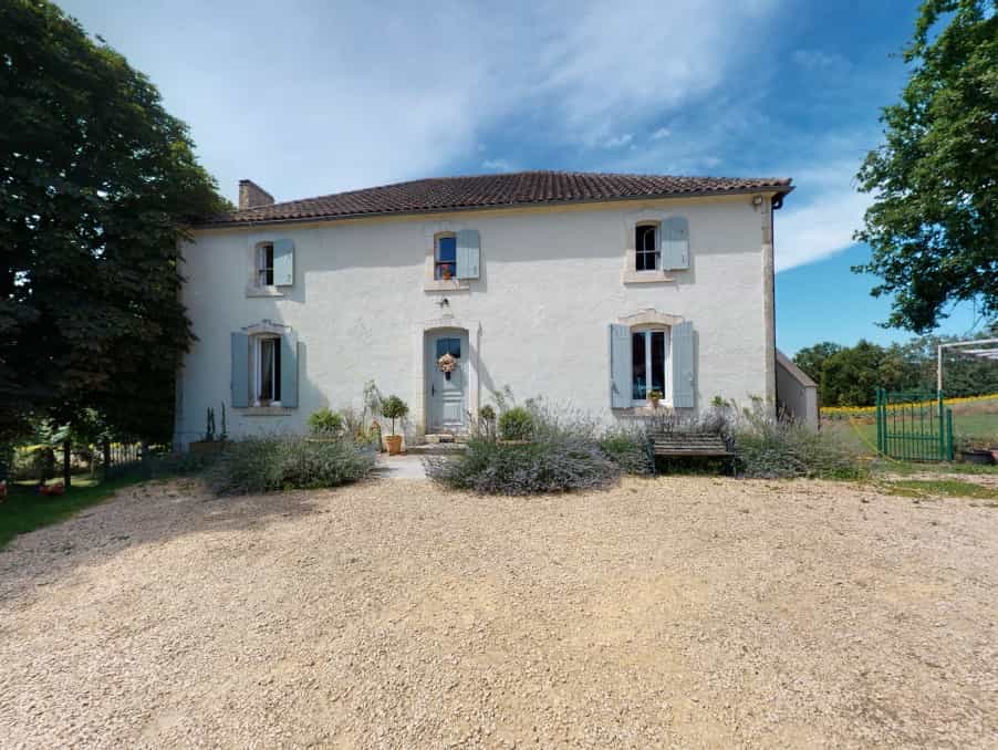 House in Monbahus, Nouvelle-Aquitaine 10825539
