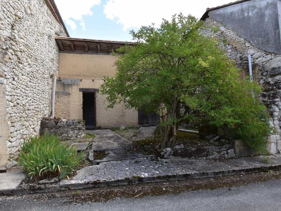 بيت في Plaisance, Nouvelle-Aquitaine 10825585