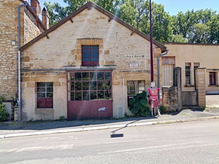 Rumah di Meyral, Nouvelle-Aquitaine 10825595