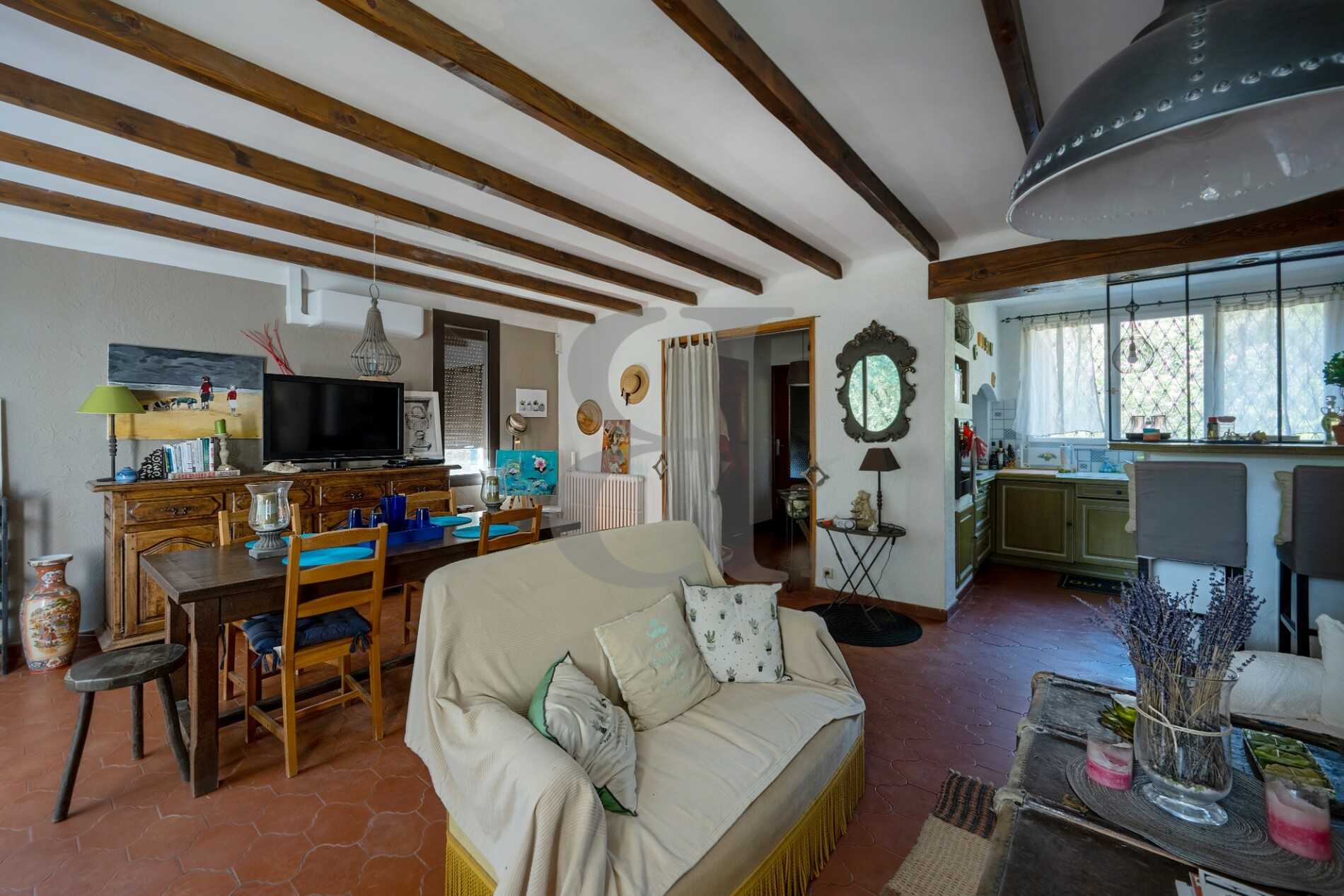 Huis in L'Isle-sur-la-Sorgue, Provence-Alpes-Côte d'Azur 10825956